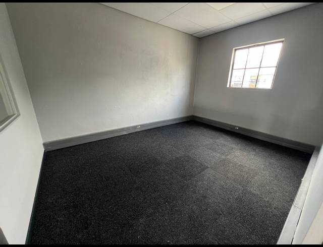 120M² WAREHOUSE TO LET IN FERNDALE
